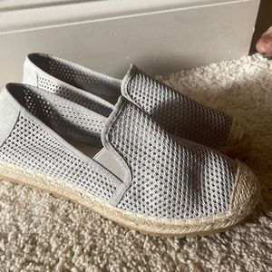 Light blue/gray slip ons